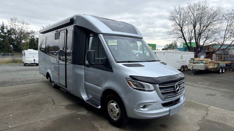 2021 LEISURE TRAVEL UNITY 24 RL