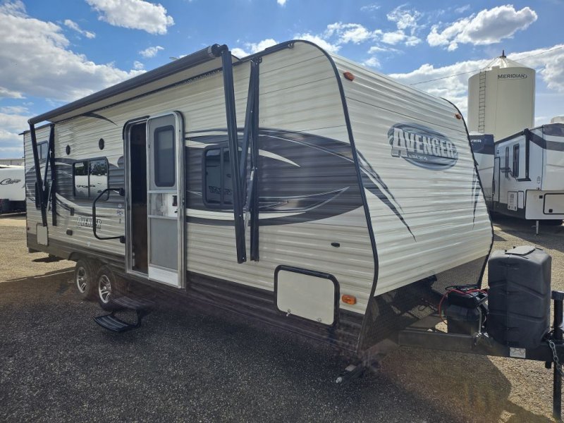 2017 FOREST RIVER AVENGER 26BH