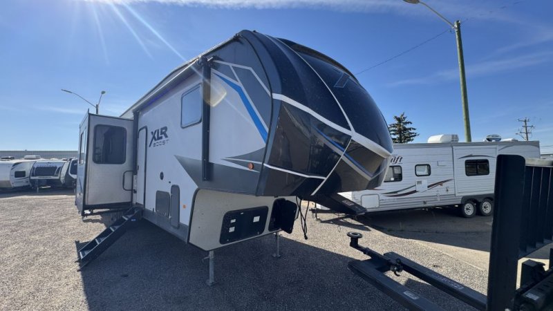 2020 FOREST RIVER XLR BOOST 37TSX