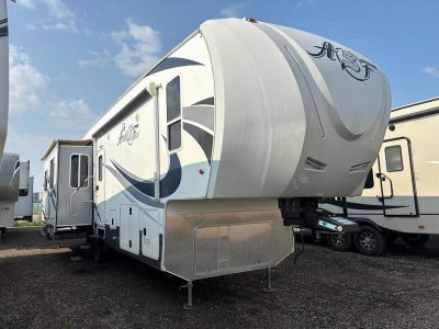 2017 ARCTIC FOX SILVER FOX EDITION 35-5Z