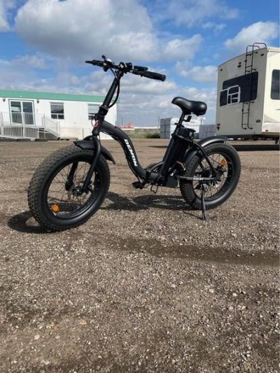 2023 PILOT COMMUTER E-BIKE
