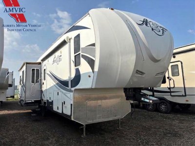 2017 ARCTIC FOX SILVER FOX EDITION 35-5Z