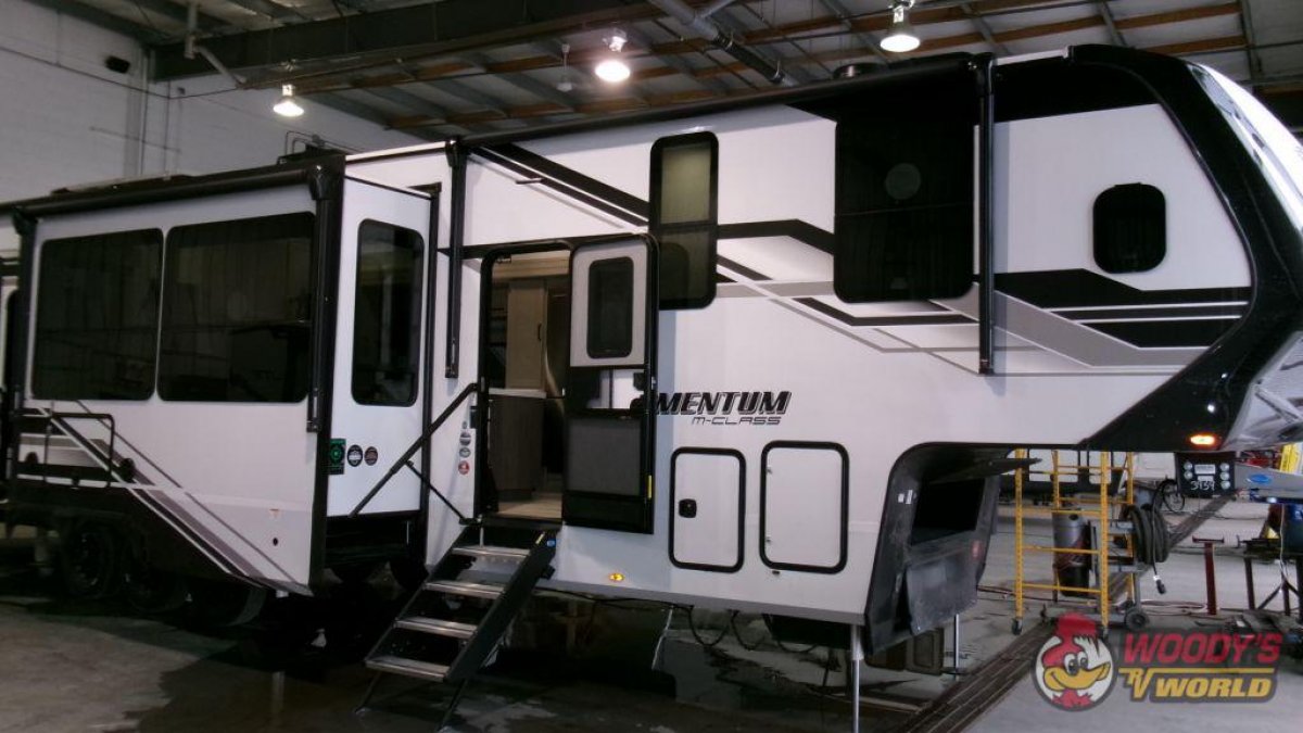 2025 Momentum M-Class 395MS