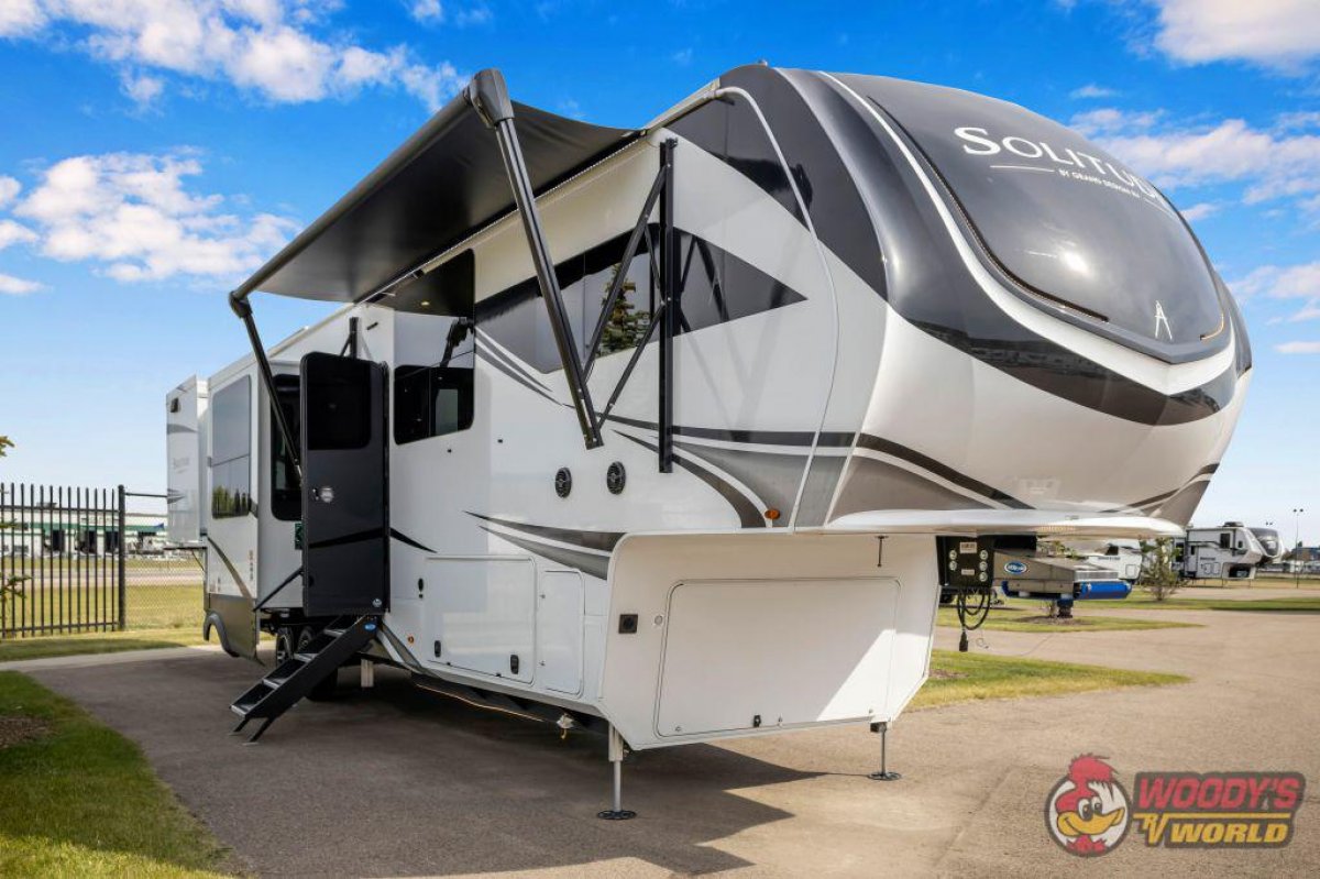 2025 Solitude 390RK