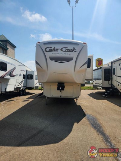 2017 CEDAR CREEK 33IK