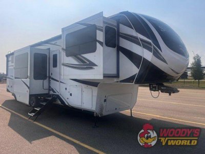 2023 SOLITUDE 380FL