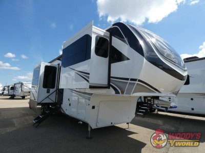 2025 SOLITUDE 382WB