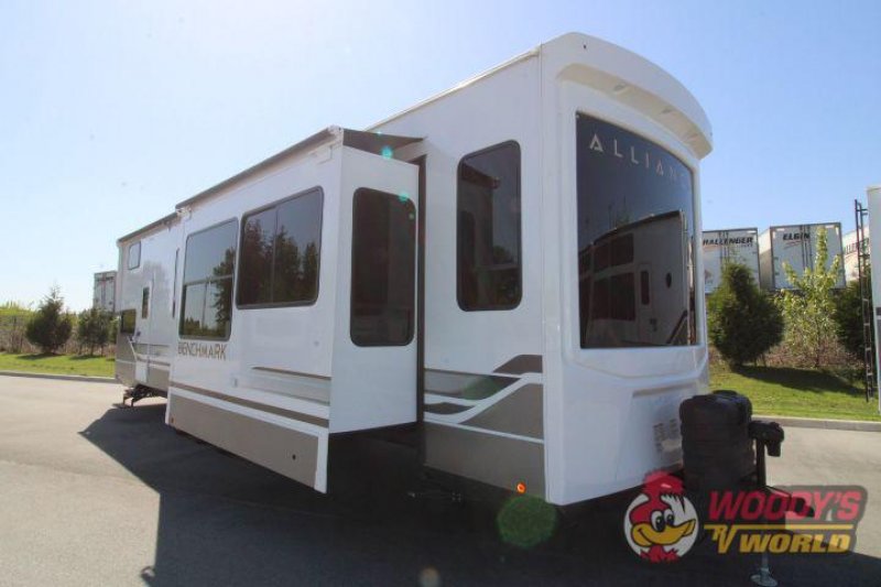2025 ALLIANCE RV BENCHMARK 42LFT