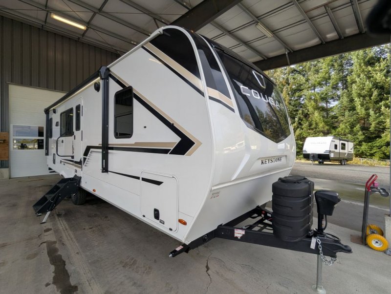 2027 KEYSTONE RV Cougar 26LB Western Elevation