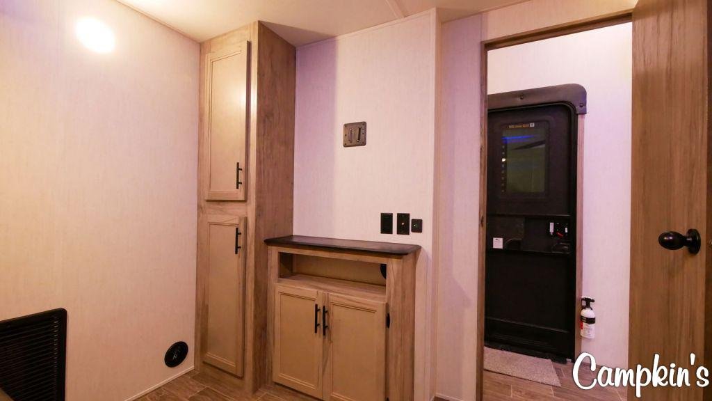 2022 FOREST RIVER CHEROKEE ARCTIC WOLF 3660 SUITE