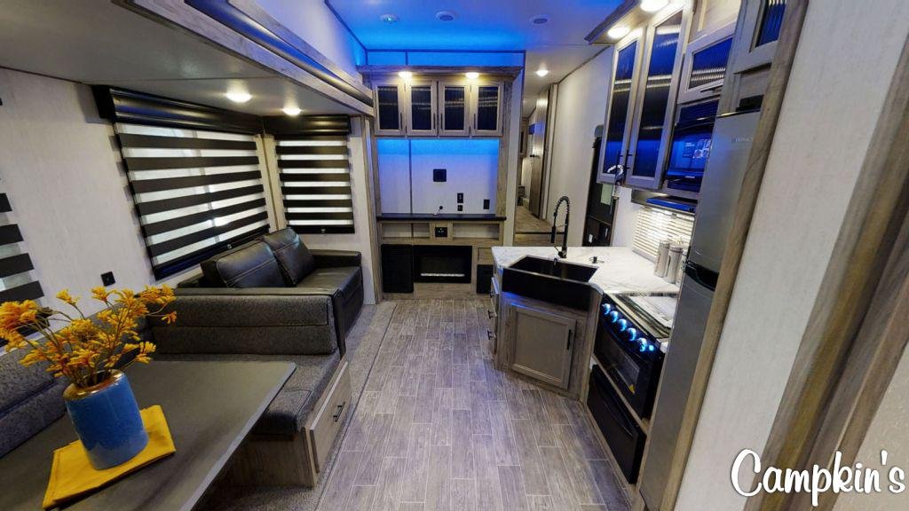 2022 FOREST RIVER CHEROKEE ARCTIC WOLF 321BH