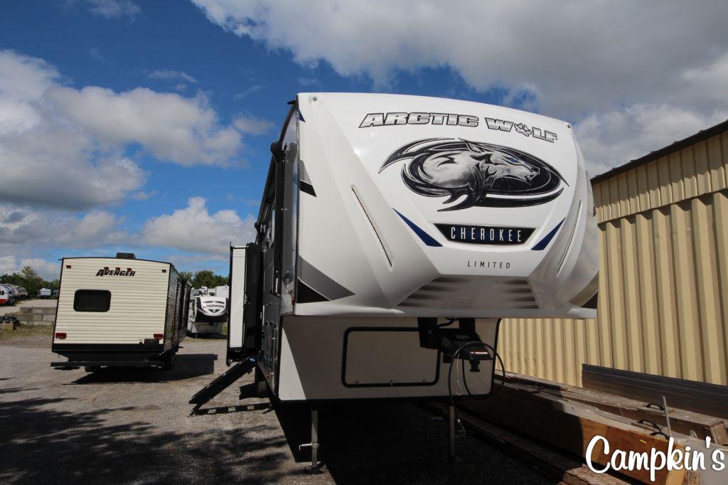 2022 FOREST RIVER CHEROKEE ARCTIC WOLF 3770 SUITE