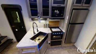 2022 FOREST RIVER CHEROKEE ARCTIC WOLF 321BH