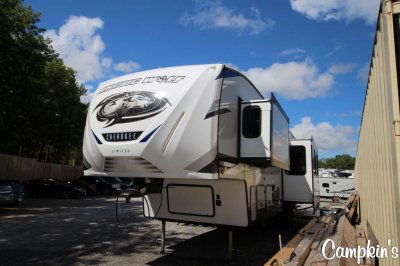 2022 FOREST RIVER CHEROKEE ARCTIC WOLF 3770 SUITE