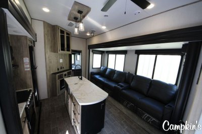 2022 FOREST RIVER CHEROKEE ARCTIC WOLF 3770 SUITE