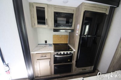 2022 FOREST RIVER CHEROKEE ARCTIC WOLF 3770 SUITE