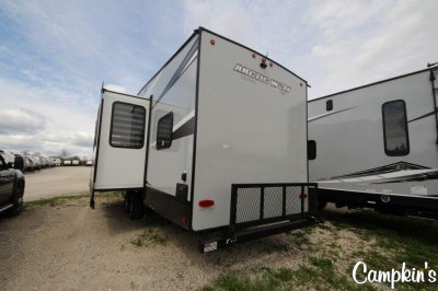 2022 FOREST RIVER CHEROKEE ARCTIC WOLF 287BH