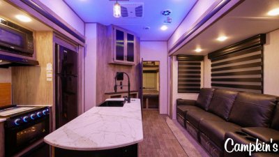 2022 FOREST RIVER CHEROKEE ARCTIC WOLF 3770 SUITE