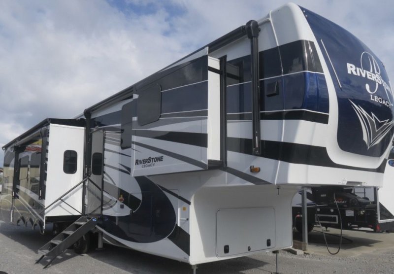 2023 RIVERSTONE LEGACY 442MC