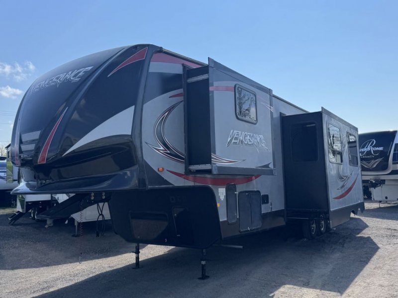 2015 FOREST RIVER VENGEANCE 377V