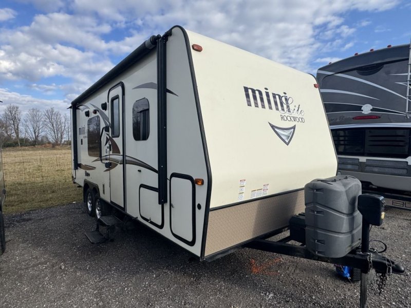 2017 ROCKWOOD MINI LITE 2304KS