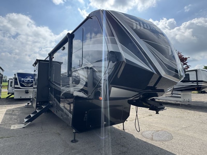 2018 GRAND DESIGN MOMENTUM 399TH