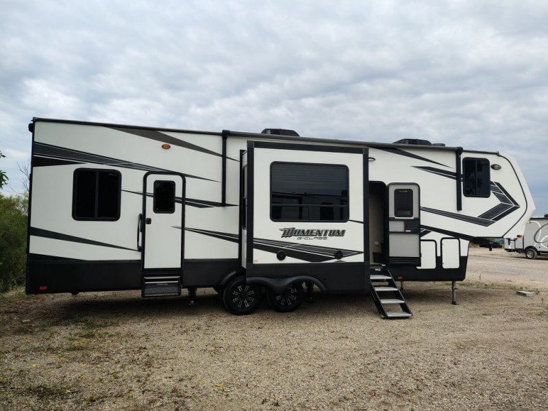 2020 GRAND DESIGN MOMENTUM 3206