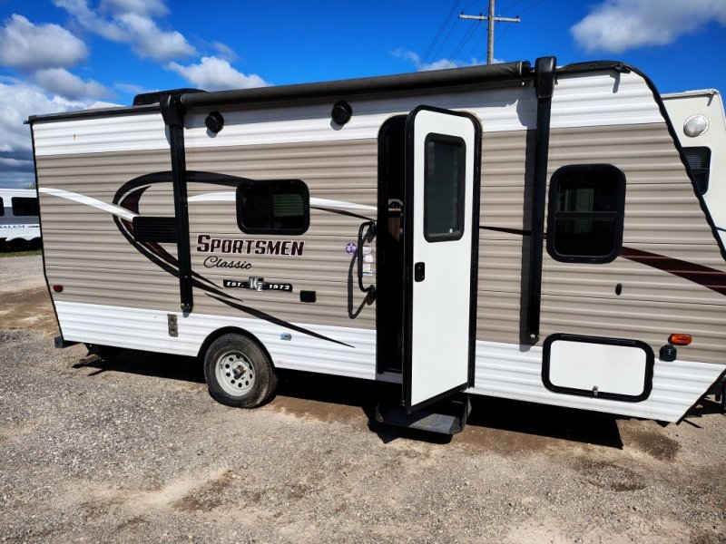 2018 K-Z INC. Sportsmen Classic 180BH