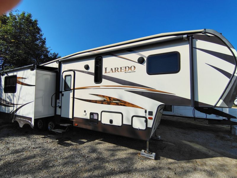 2015 KEYSTONE LAREDO 295SCK