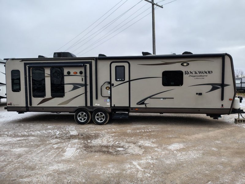 2013 FOREST RIVER SIGNATURE SERIES 8329SS