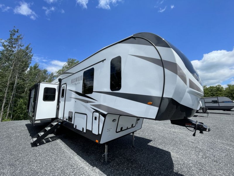 2024 ROCKWOOD SIGNATURE 372RL