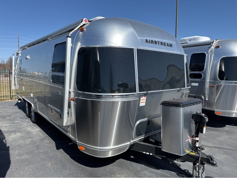 2025 AIRSTREAM GLOBETROTTER 27FB TWIN