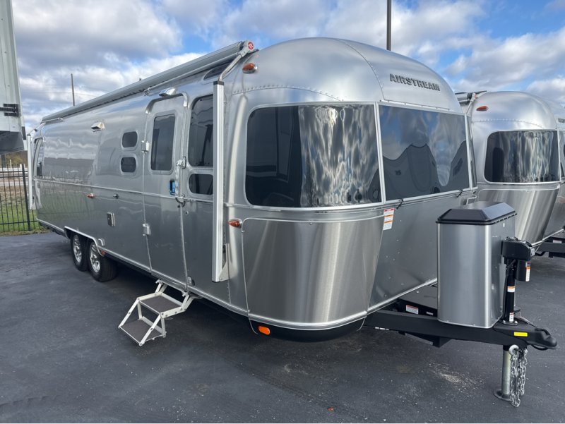 2026 AIRSTREAM CLASSIC 30RB QUEEN