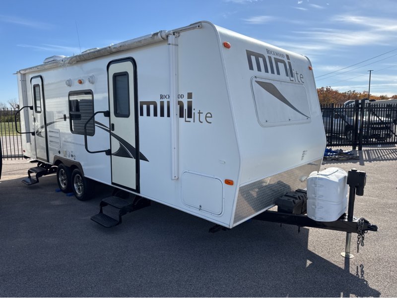 2014 FOREST RIVER ROCKWOOD MINI 2502S