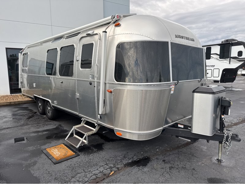 2023 AIRSTREAM POTTERY BARN 28RB QUEEN