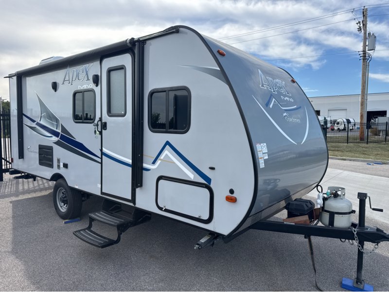2017 COACHMEN NANO 19BHS