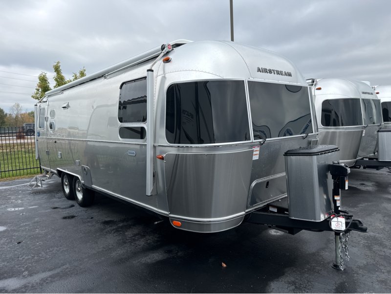 2025 AIRSTREAM GLOBETROTTER 27FB QUEEN