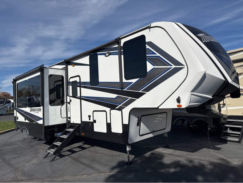 2019 GRAND DESIGN MOMENTUM 394M