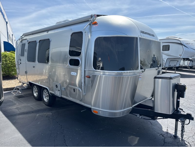 2023 AIRSTREAM FLYING CLOUD 23FB QUEEN