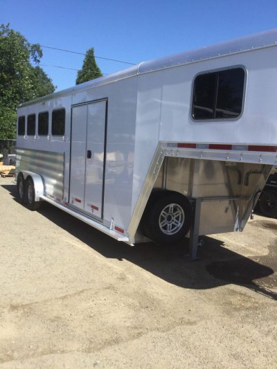 2025 FEATHERLITE 9600-74PT 4 HORSE GN SLANT