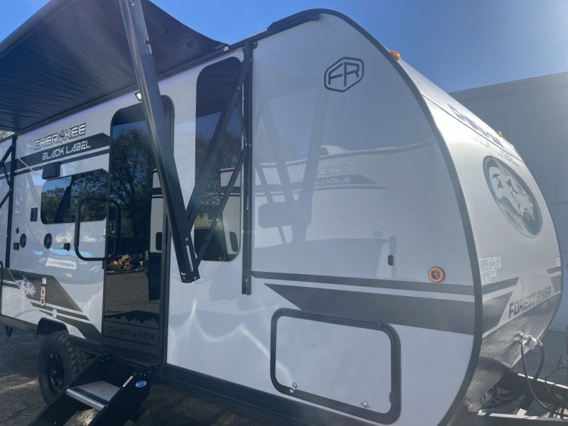 2026 CHEROKEE WOLF PUP 16KHBLW BLACK LABEL