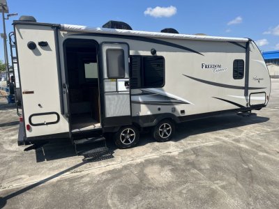 2017 FREEDOM EXP ULTRA LITE 246RKS
